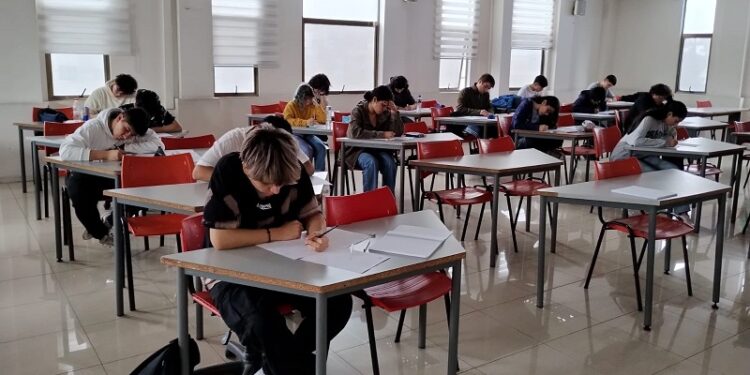 94 estudiantes de Iquique y Alto Hospicio participaron en fase regional de Olimpiada Nacional de Matemáticas 