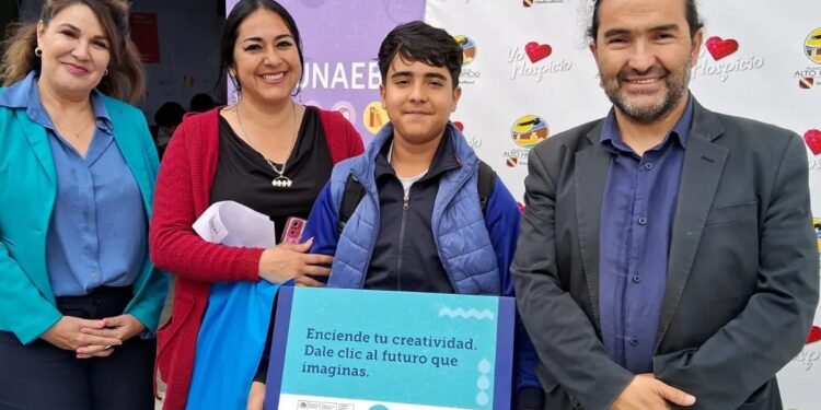 Más de 2.500 computadores entrega la JUNAEB en la Provincia de Iquique