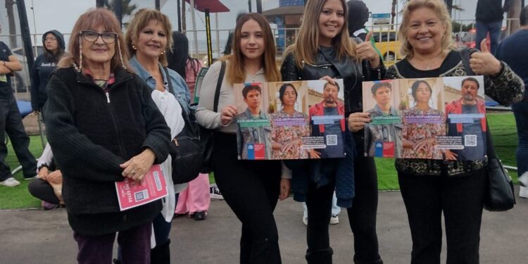 Seremi de la Mujer instala Punto Morado en Fonda de Iquique