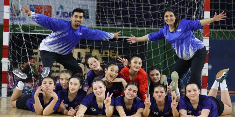 Metropolitana venció a Araucanía y gritó campeón en el balonmano damas en la Final Nacional de los Juegos Deportivos Escolares