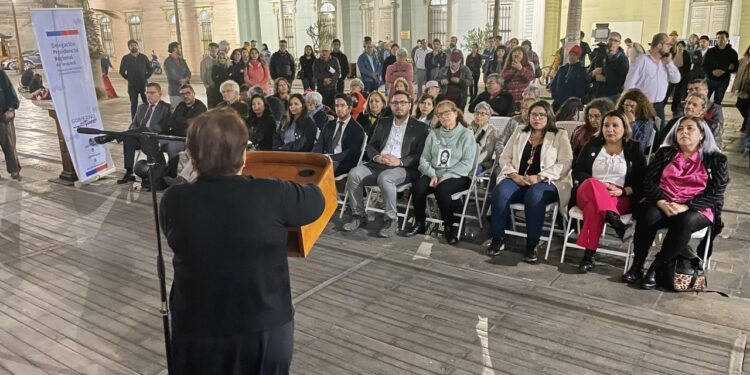 Con testimonios y música se conmemoró el Día de las Víctimas de Desapariciones Forzadas en Iquique