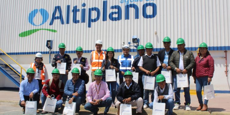 Delegación de Tacna recorre planta desaladora de Lluta