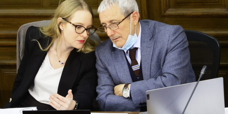 Luz verde a redistritaje y por votarse reducción de parlamentarios