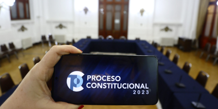 Encuesta Cadem: 59% votaría en contra en el plebiscito constitucional y sólo 21% votaría a favor, el nivel más bajo desde marzo