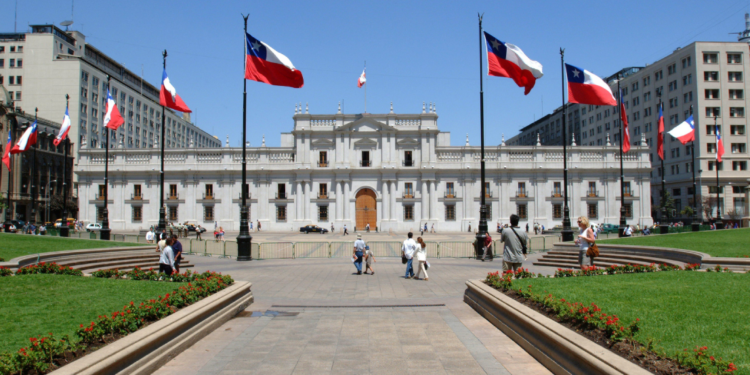 Encuesta Cadem: A 50 años del Golpe, 95% considera importante que todos los sectores se comprometan con la democracia y el respeto a los DD.HH.