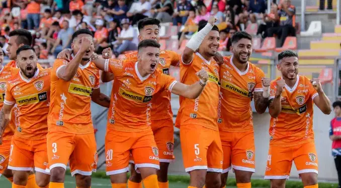 Cobreloa líder exclusivo en la Primera B: Aprovecha caída de Antofagasta y sueña con el título