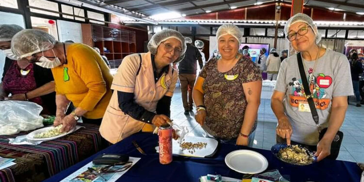 Servicio de Salud Arica y Parinacota realizó taller para aprender a cocinar recetas saludables