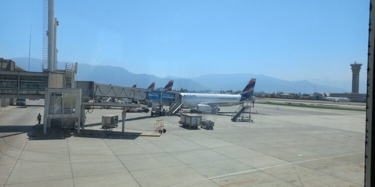 “Compromete a todos los aeropuertos”: Controladores aéreos anuncian paro desde este viernes