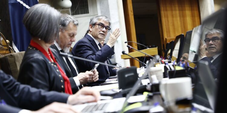 Ministro Marcel presenta Estado de la Hacienda Pública y proyecta un crecimiento de 2,5% para 2024