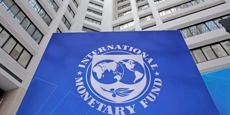 FMI: Chile y Argentina serán los únicos países de Sudamérica cuya economía retrocederá