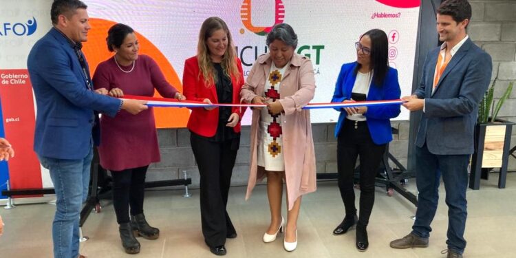 Corfo y UST inauguraron incubadora de negocios que beneficiará a 90 emprendedores