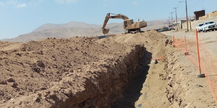 Avanza construcción de nuevo colector público en avenida Oriente de Alto Hospicio