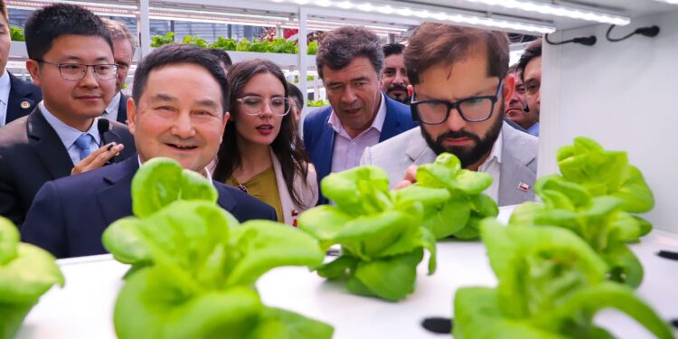 Presidente Boric y ministro Valenzuela conocen “Silicon Valley de la agricultura» chino tras inauguración de Chile Week 2023 