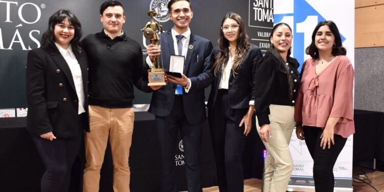 Iquique triunfa en XI Torneo Nacional de Debates Santo Tomás 2023