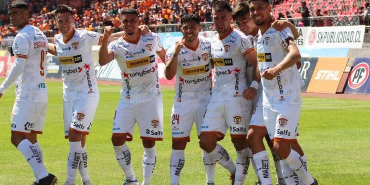 Cobreloa es campeón de la Primera B tras infartante final y regresa a Primera