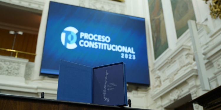Encuesta Cadem: Opción a favor en el plebiscito de diciembre sube 7 puntos en dos semanas, llegando a 28%, mientras el rechazo cae a 53% (-6pts)
