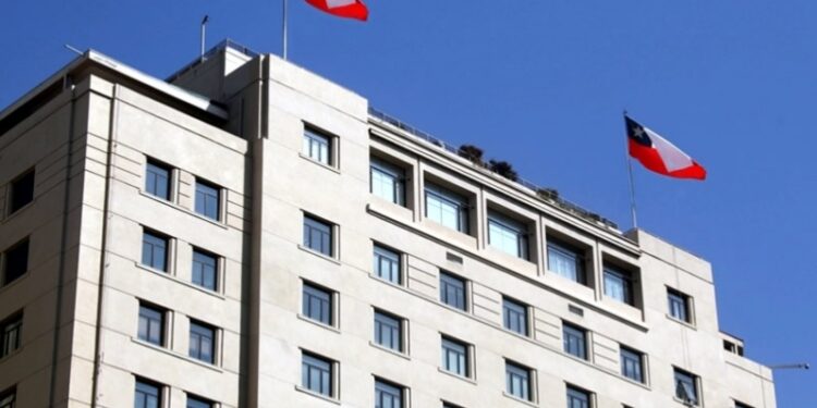 Gobierno anuncia vuelo humanitario para chilenos atrapados en Israel y Palestina