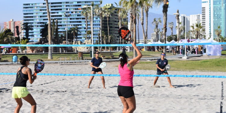 Número 1 de Chile Alexander Beller representará al país y preparará a jugadores locales para el próximo Panamericano de Tenis Playa en Iquique