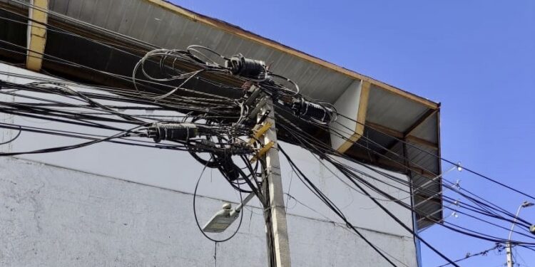 Visita técnica da inicio de plan piloto para el retiro de cables en desuso en Iquique