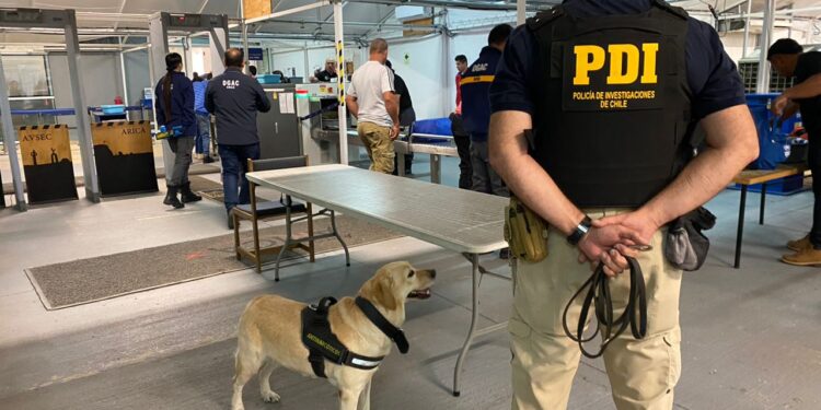 PDI incauta más de 14 mil dosis de ketamina a dos imputadas en Aeropuerto Chacalluta de Arica