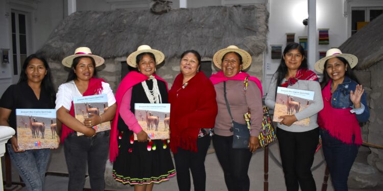 Tarapacá: Conadi financia libro bilingüe sobre cómo la naturaleza puede ayudarnos a aprender