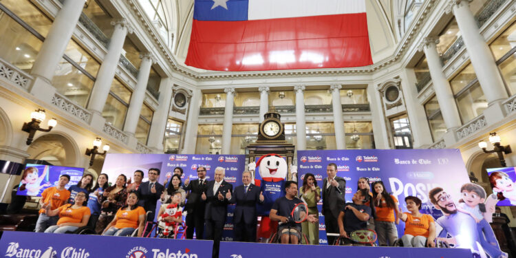 Banco de Chile lanza su campaña de recaudación para Teletón y abre simbólicamente una sucursal en la Luna