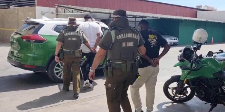 Cuatro implicados en robo con violencia y retención de víctima