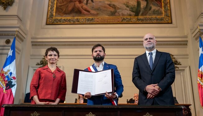 Presidente de la República Gabriel Boric Font recibe propuesta constitucional y convoca a Plebiscito Nacional