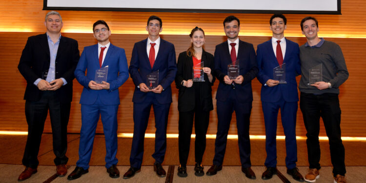 Universidad Adolfo Ibáñez gana edición local del CFA Institute Research Challenge por segundo año consecutivo