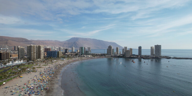 Iquique recibirá al 2024 con espectáculo de drones en Playa Cavancha