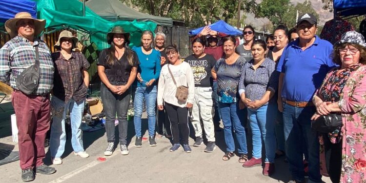 Pacific Hydro impulsa la realización de la primera feria libre en la comunidad Los Loros
