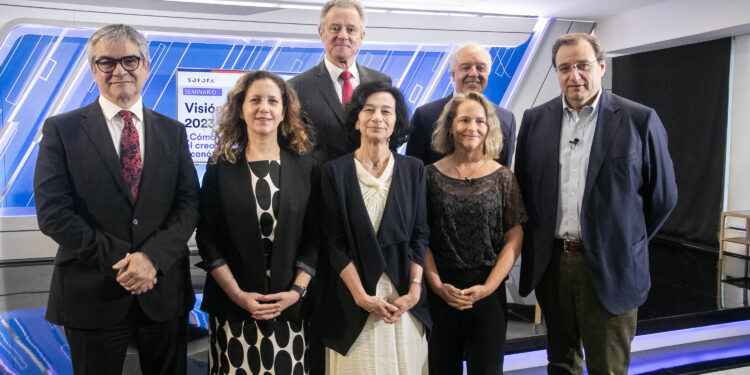 Visión Económica 2023: Ministro de Hacienda y presidenta del Banco Central entregan sus proyecciones económicas para el próximo año