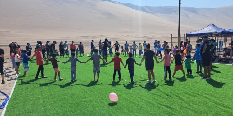 Niños y niñas en situación migratoria cuentan con cancha deportiva en Dispositivo Transitorio Lobitos para realizar talleres deportivos