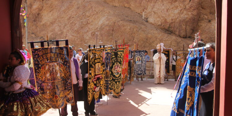 Promesantes: «Pregrinación a la Virgen de las Peñas es la más bonita del país»