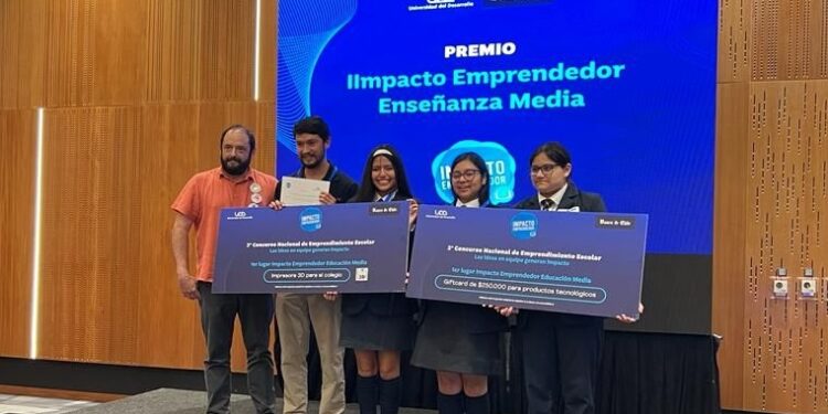 Liceo Minero Juan Pablo II de Alto Hospicio gana premio nacional en la categoría “Solución Innovadora”