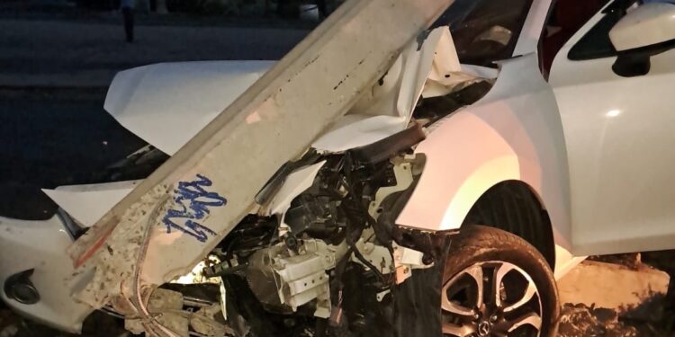 Dos accidentes de tránsito por imprudencia dejan sin energía eléctrica a más de 900 clientes de CGE en Iquique y Alto Hospicio