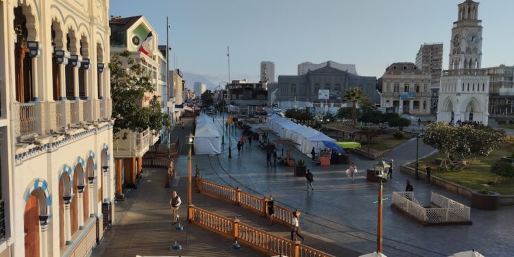 A mejorar imagen del centro de Iquique