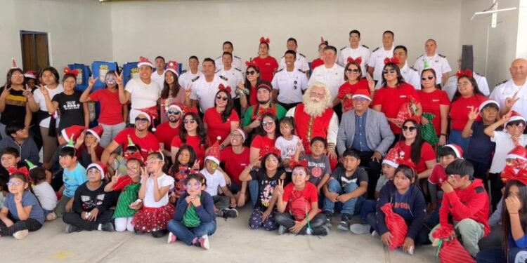 Cuarta Zona Naval y Zona Franca de Iquique efectuaron actividad navideña en Pachica