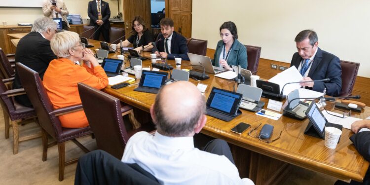 Comisión de Minería y Energía del Senado aprueba Proyecto de Estabilización de Tarifas