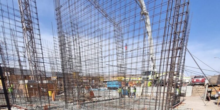 Dirigentes y autoridades destacan avances en construcción de viviendas del conjunto El Olivar en Alto Hospicio