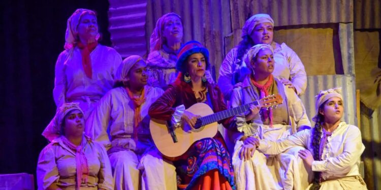 Continúan las funciones de la éxitosa obra «Enganchadas, mujeres del salitre» en un oasis a 25 minutos de Antofagasta