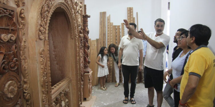 Reproducen retablo barroco de iglesia de Humagata al interior del Valle de Azapa