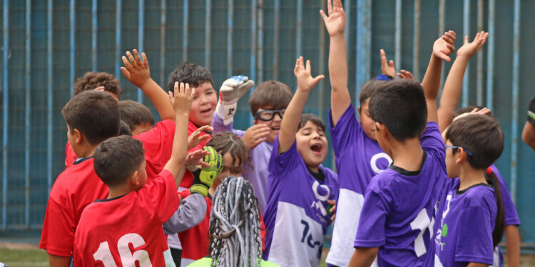 Día de la Educación: cómo la innovación a través del deporte y el juego aporta a mejorar la convivencia escolar y el bienestar de los estudiantes
