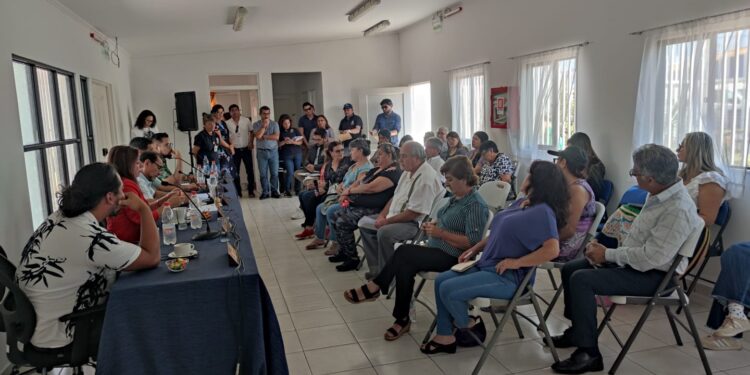 Atienden demandas de vecinos de Cerro Tarapacá 3