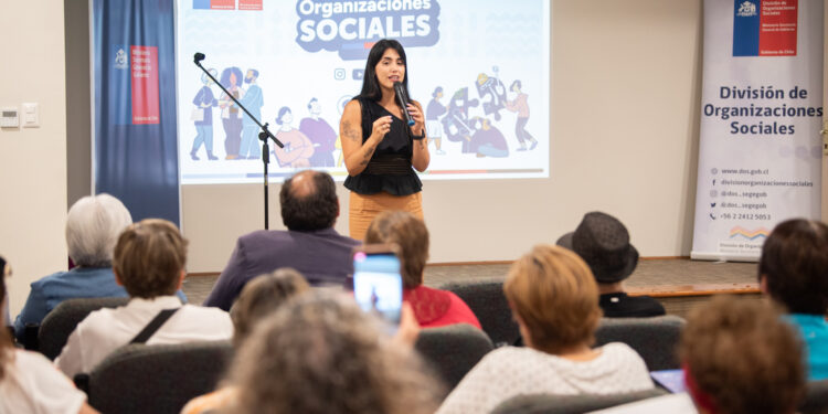 Dirigentes sociales participaron de diálogo sobre pensiones con subsecretaria de Gobierno