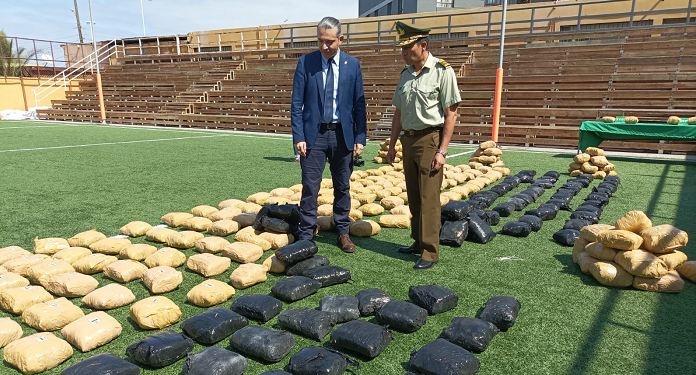 Fiscalía investiga hallazgo de camionetas con 835 kilos de droga en sector fronterizo