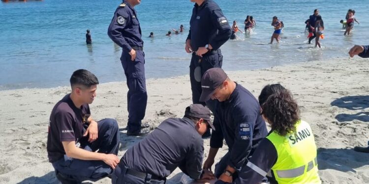 Por alta afluencia de veraneantes SSA dispuso de ambulancia para borde costero de Mejillones
