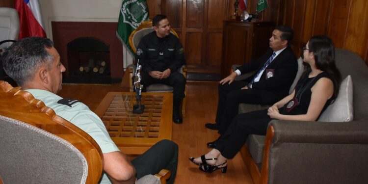 Prefecto provincial de PDI presentó sus saludos a director regional Gendarmería