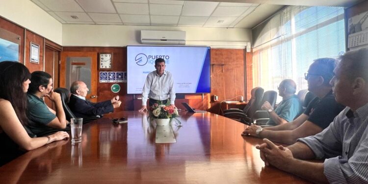 Puerto de Iquique recibe a comitiva de La Rioja