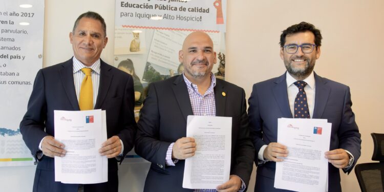 Fundación Collahuasi y SLEP Iquique formalizan acuerdo de coadministración del Liceo Bicentenario Minero Juan Pablo II